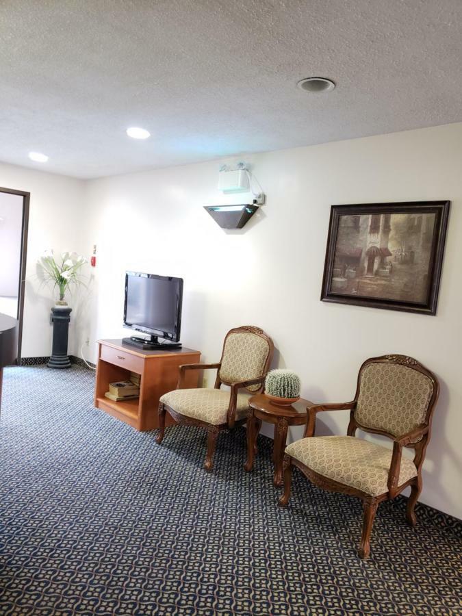 Tower Inn Estevan Ngoại thất bức ảnh