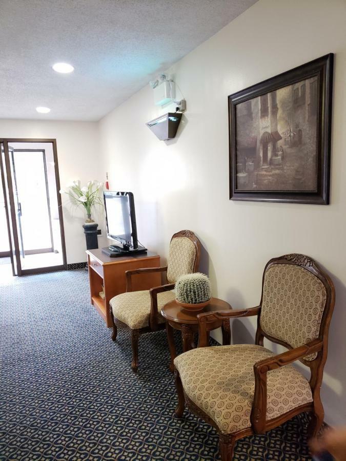 Tower Inn Estevan Ngoại thất bức ảnh