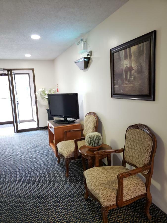 Tower Inn Estevan Ngoại thất bức ảnh